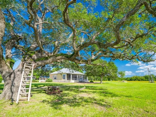 4727 County Road 19, Yoakum, TX 77964