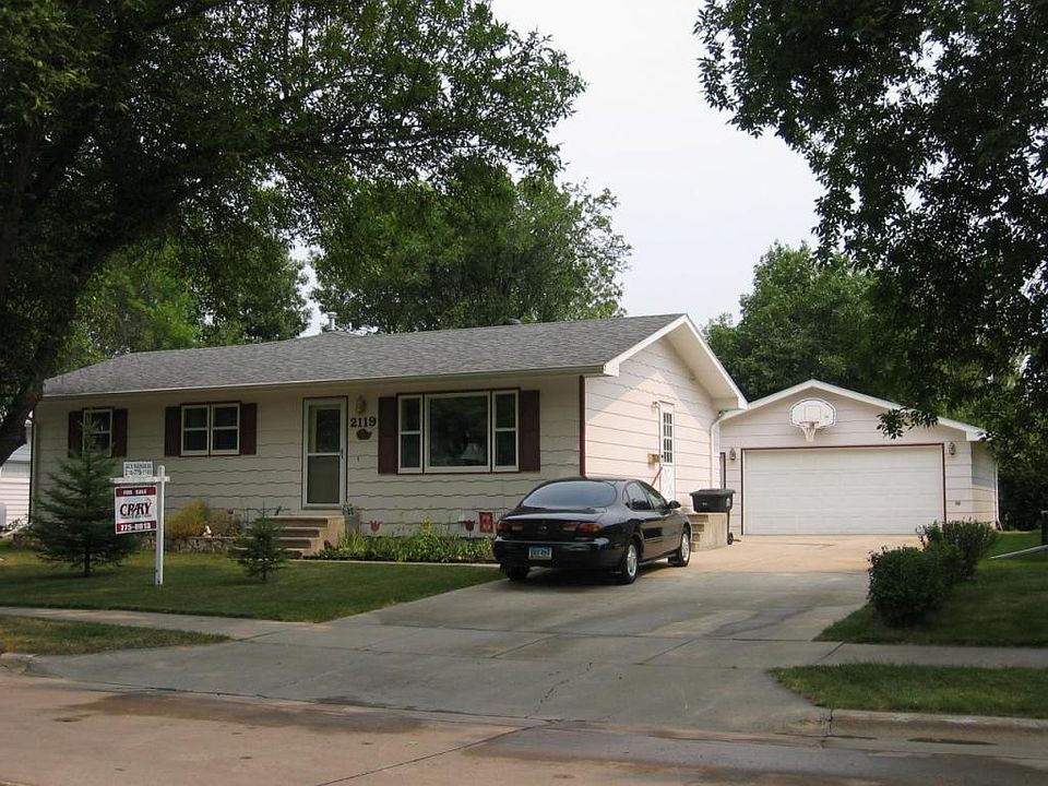 1st image of 2119 S 22nd St