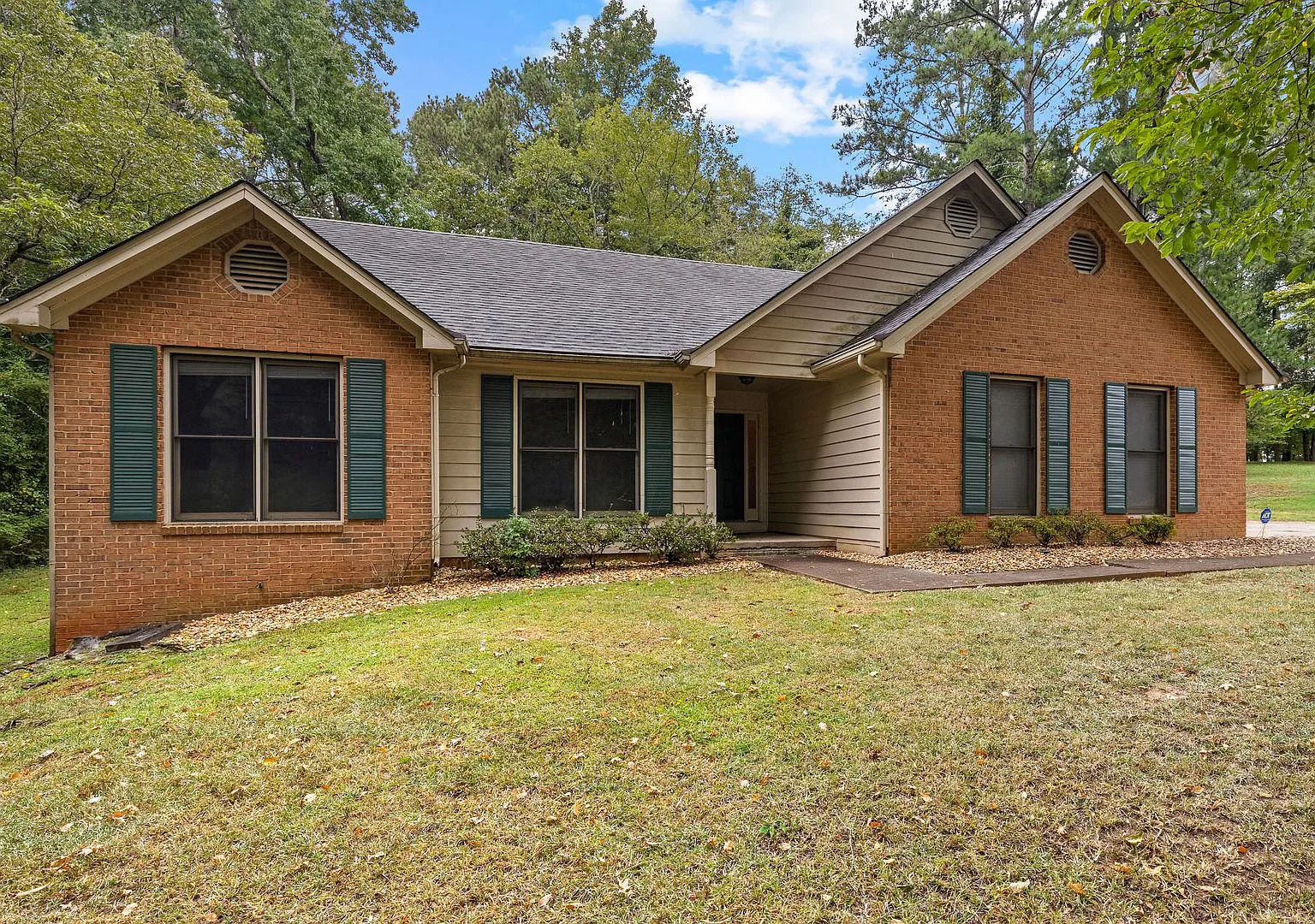 Updated 3BR Ranch Near Downtown Fayetteville — Photo 2