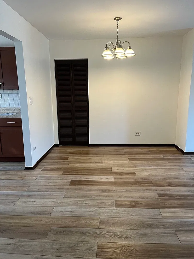 3 bed, 950 sqft, $2,150 — Photo 3