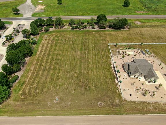 2nd image of 139 Clubhouse Dr