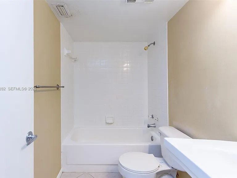5721 Riverside Dr #202B5 — Photo 34
