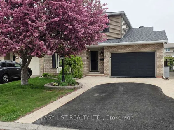 35 Ivylea St, Ottawa, ON K2G 4X1