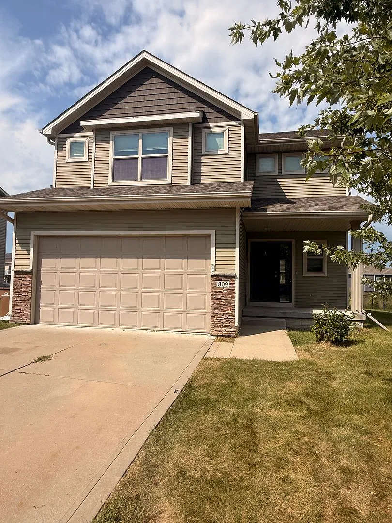 Beautiful 4 Bedroom Home In Grimes — Photo 1