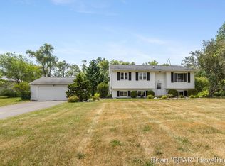 10015 Oneida Rd, Grand Ledge, MI 48837