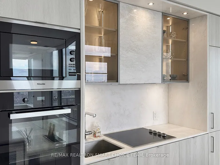 11 Yorkville Ave #5002 — Photo 13