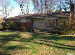 15 Eastview Ln, Glen Head, NY 11545