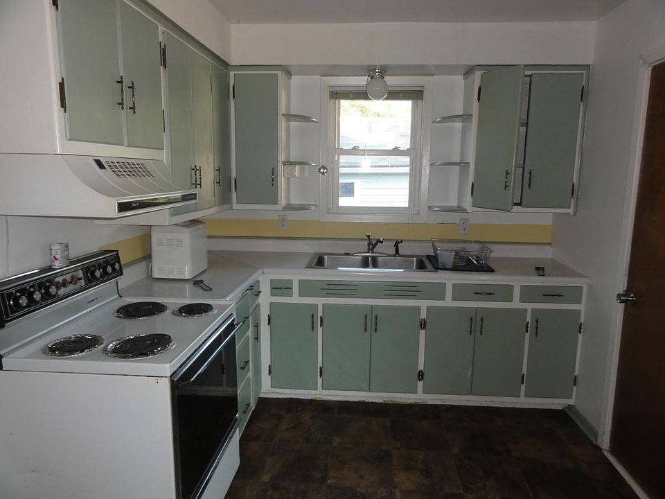 2nd image of 702 Clay St