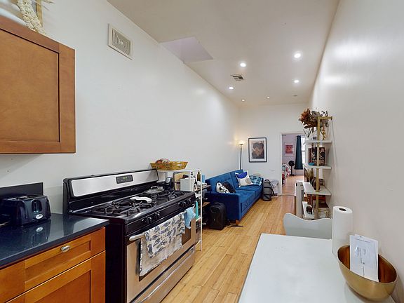 4th image of 90 Moore St #3C