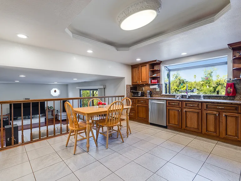 651 Fontes Dr — Photo 16