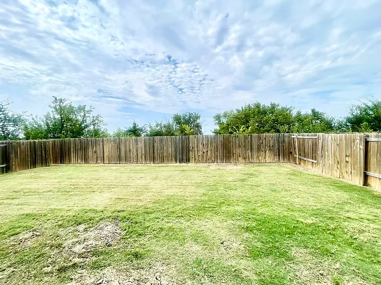 1702 Sandalwood Way — Photo 24