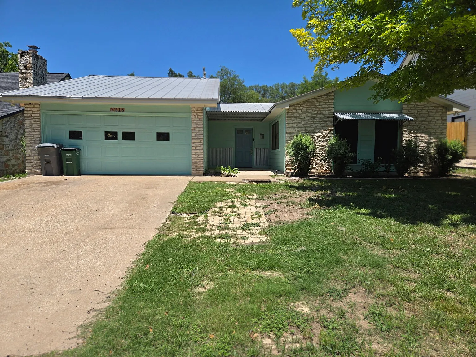 3 bed, 2.0 bath, 1435 sqft, $2,300 — Photo 2