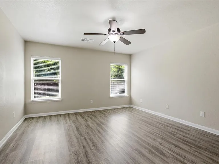 230 Silverleaf Dr — Photo 13
