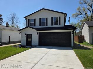1116 E Hayes Ave, Hazel Park, MI 48030