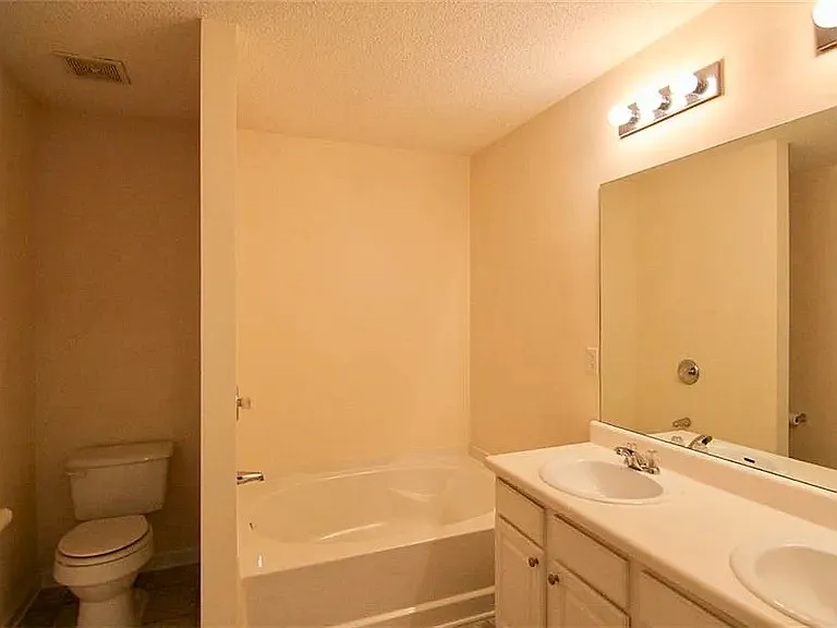246 Azalea Cir — Photo 5