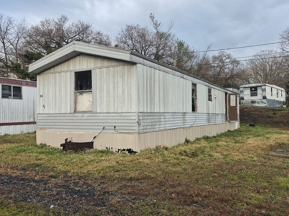 2nd image of 100 Nicholas Dr #C4