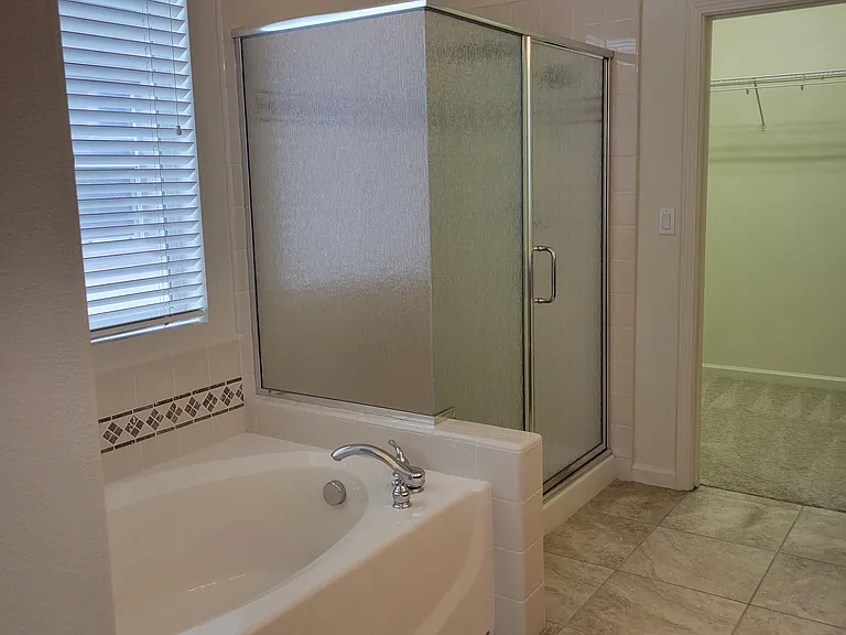 519 Western Hills Dr — Photo 17