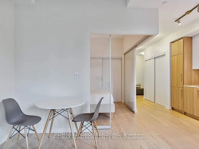 17 Dundonald St #306 — Photo 4