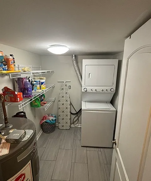 323 Edgewater Ln — Photo 10