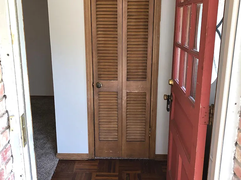 3613 N Drexel Blvd — Photo 4