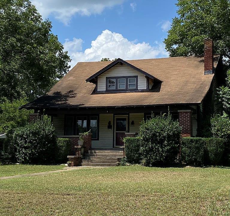 1st image of 310 W Sycamore St