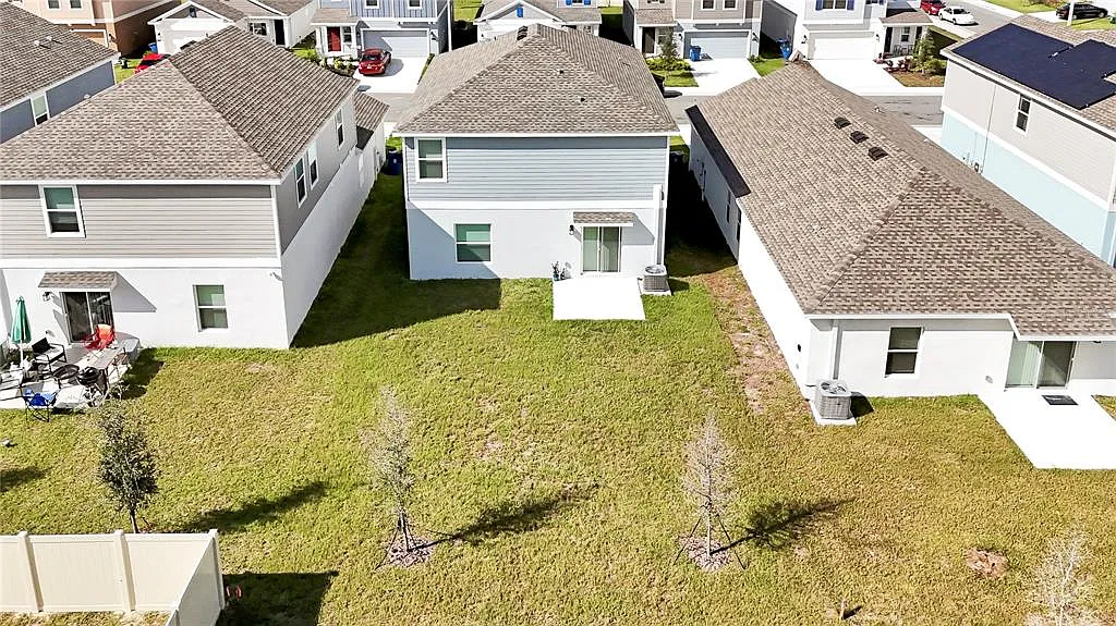 4 bed, 2.5 bath, 1932 sqft, $2,350 — Photo 4