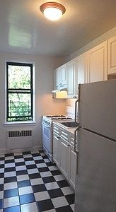 2nd image of 930 Sheridan Ave APT 04K