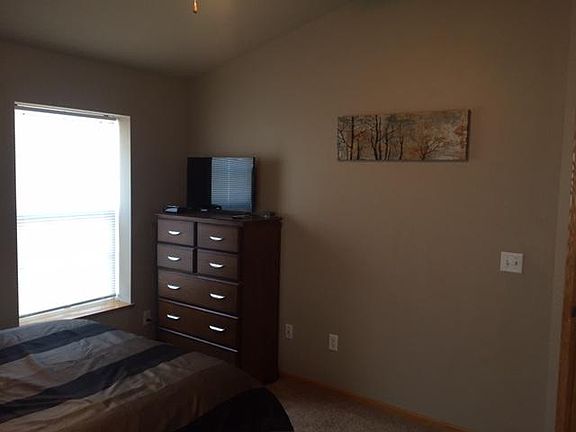 3rd image of 388 NE Kingwood