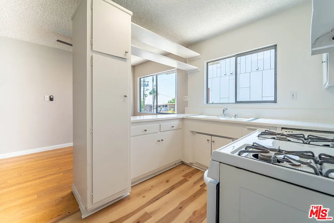 2 bed, 1.0 bath, 850 sqft, $2,850 — Photo 3