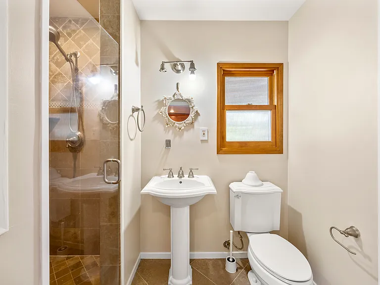 1237 W Oak Ave — Photo 13