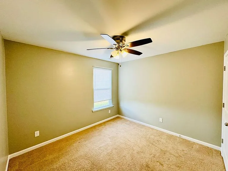 623 Hogan Dr — Photo 17
