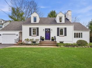 81 Mountain Ave, Mendham, NJ 07945