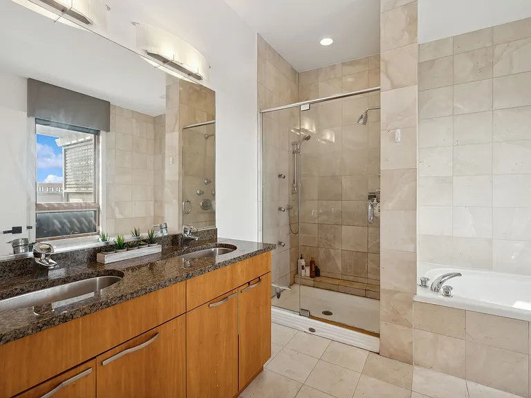 885 N Hermitage Ave #C — Photo 14