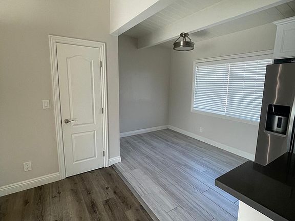 4th image of 217 S Marguerita Ave #6