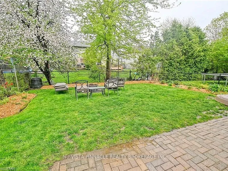 7 Ranchwood Cres — Photo 32