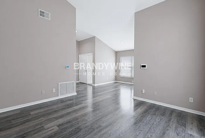 2406 S Lake Ave — Photo 4