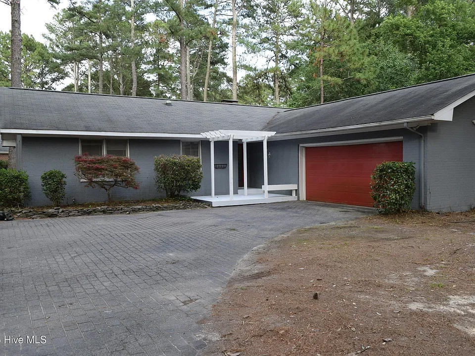 340 Lake Forest Dr