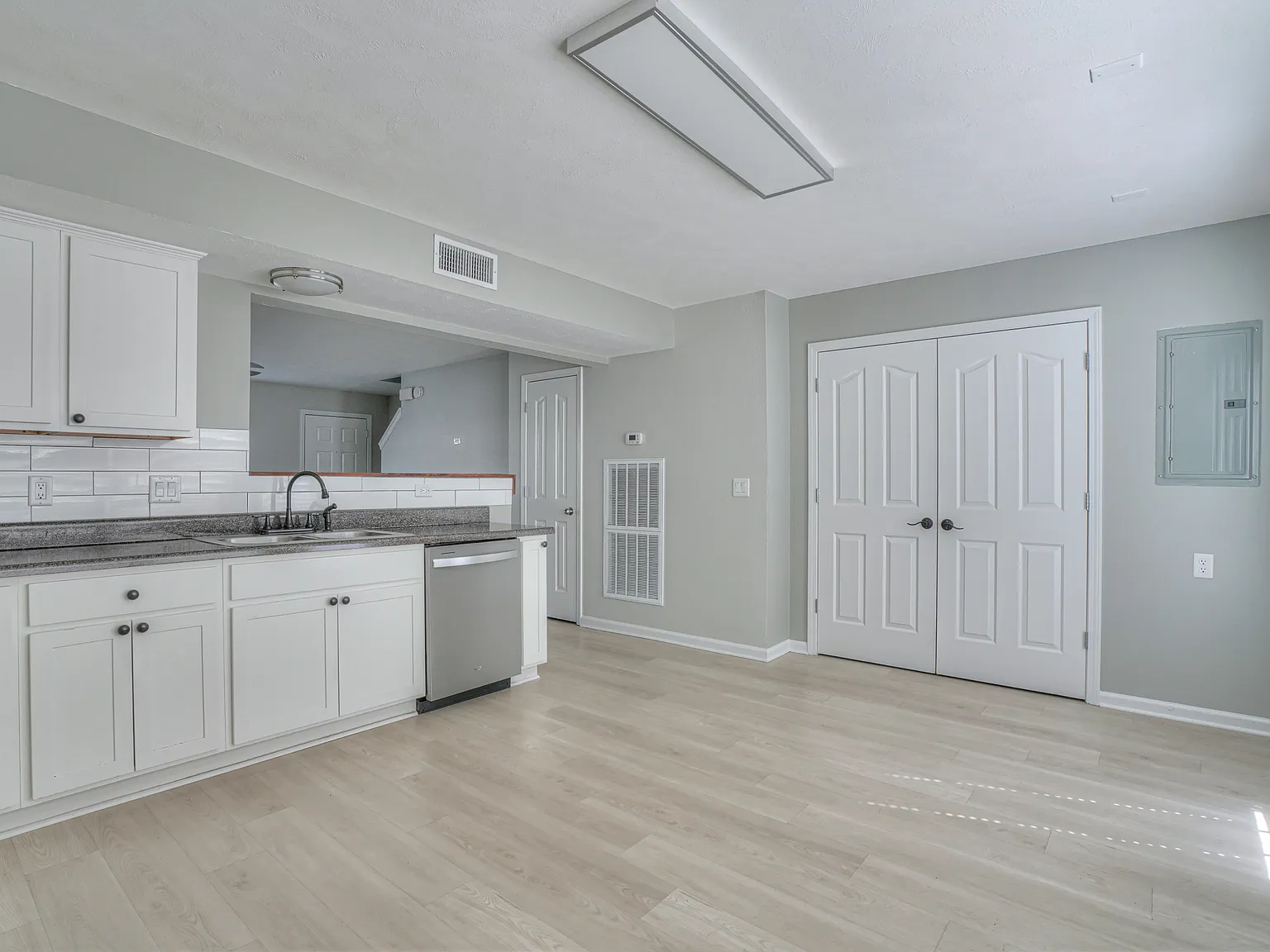 2 bed, 1260 sqft, $1,650 — Photo 2