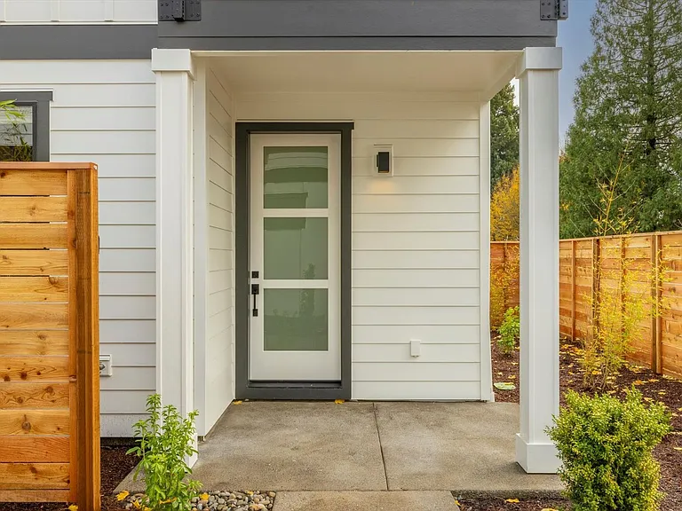 808 3rd St — Photo 32