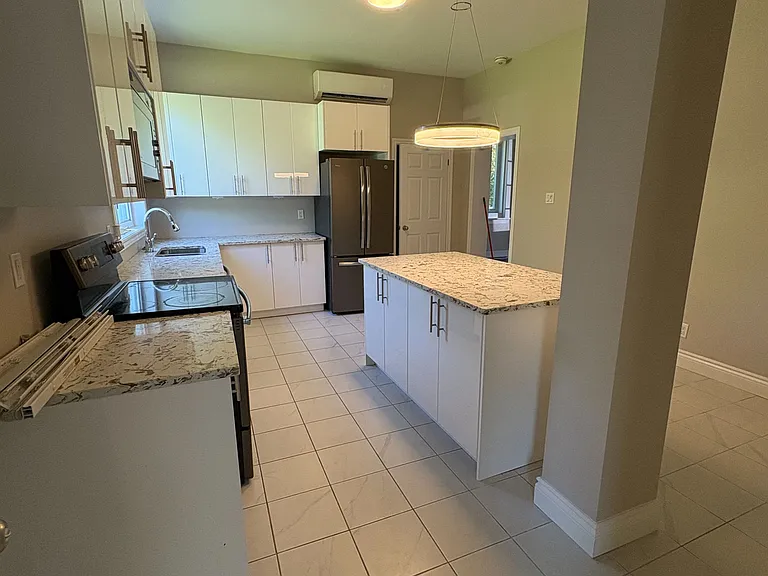1429 Meadow Dr — Photo 4