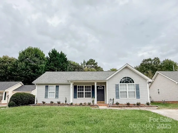 9417 Northwoods Forest Dr, Charlotte, NC 28214