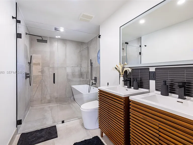 8904 Maple Hill Ct — Photo 31