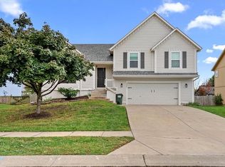 521 E Acorn St, Gardner, KS 66030