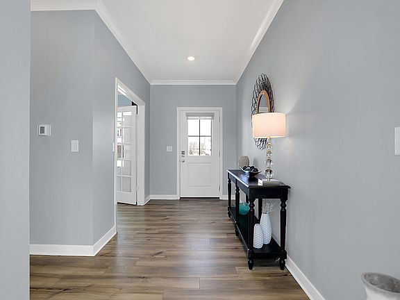4th image of 19385 Lewis Cir