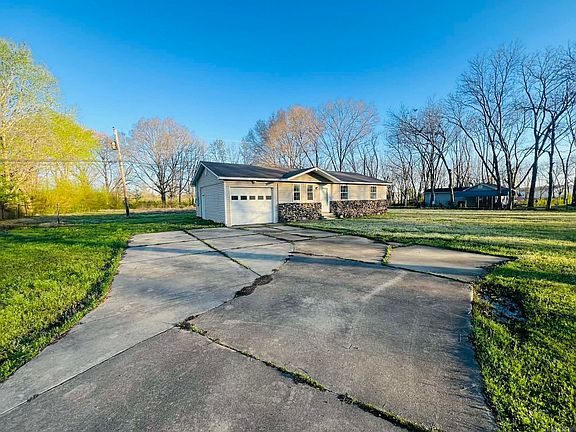 3rd image of 723 E Center St