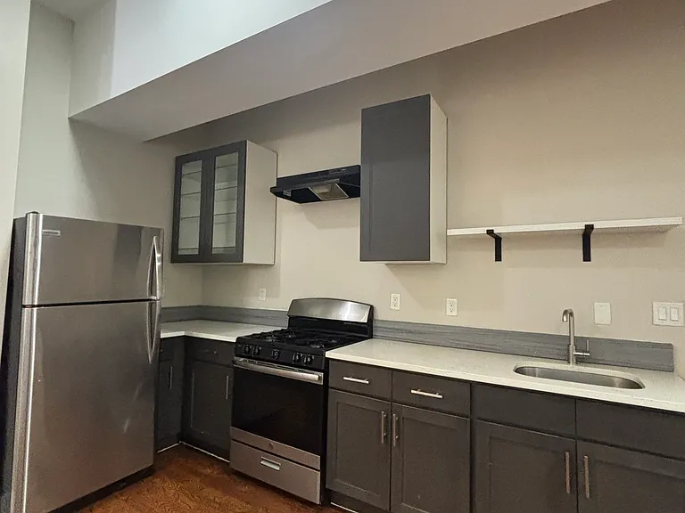 409 Ocean Ave #B — Photo 1