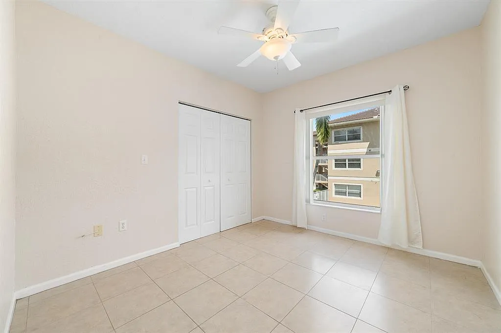3 bed, 2.0 bath, 1200 sqft, $2,600 — Photo 3