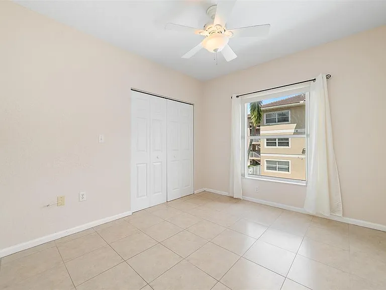 2901 Riverside Dr #201 — Photo 3
