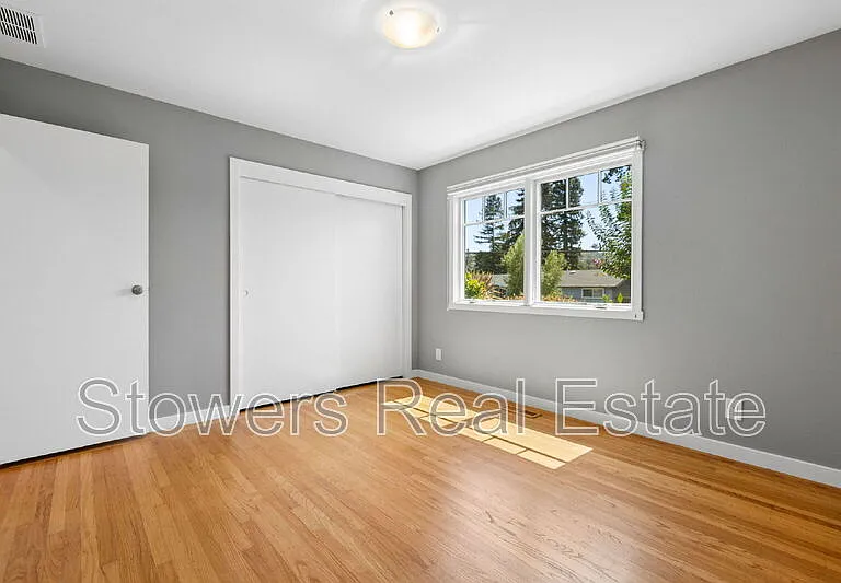 1099 Larch Ave — Photo 31