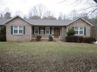 1376 Billings Dr, Hickory, NC 28602